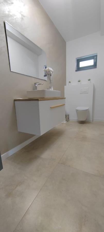 Casira Guesthouse Sanmartin Bagian luar foto