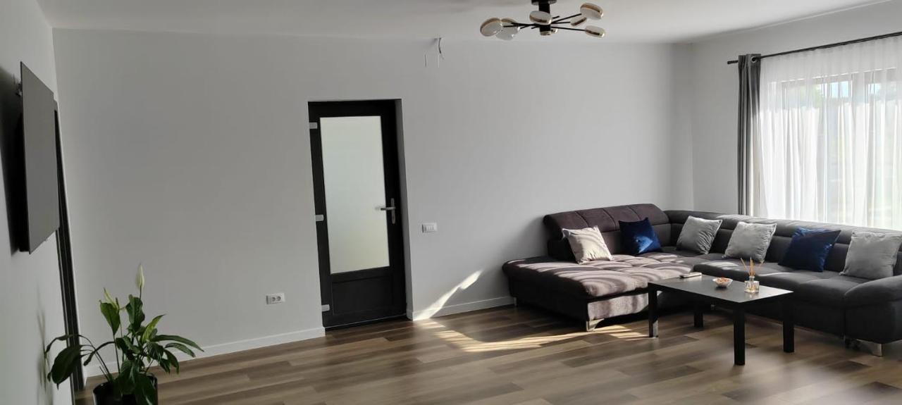Casira Guesthouse Sanmartin Bagian luar foto