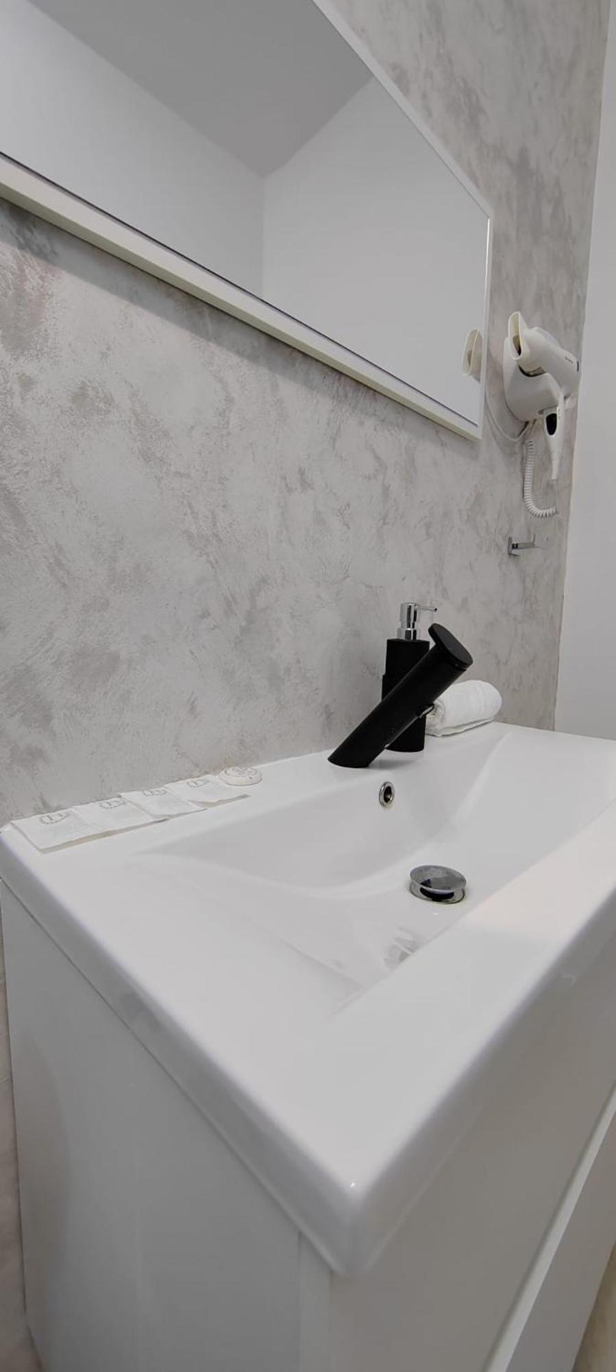 Casira Guesthouse Sanmartin Bagian luar foto