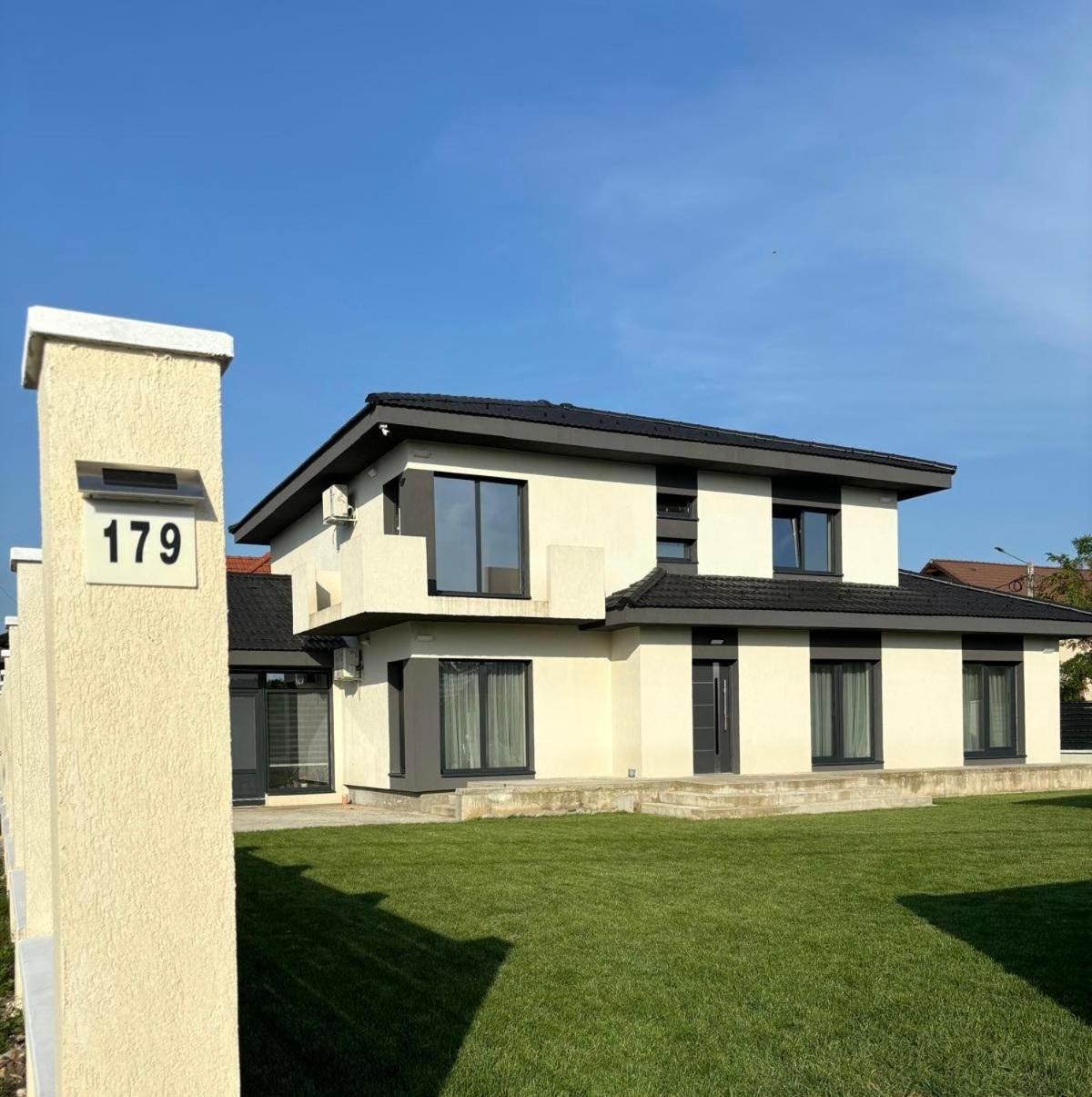 Casira Guesthouse Sanmartin Bagian luar foto