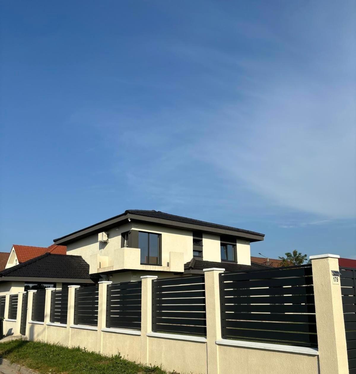 Casira Guesthouse Sanmartin Bagian luar foto